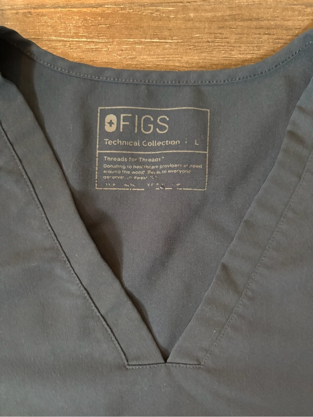 FIGS Technical Collection Casma Scrub Top Grey / Graphite - Picture 2 of 6